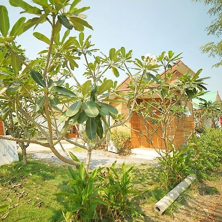Tonrak Resort Ban Ongkharak Exterior foto