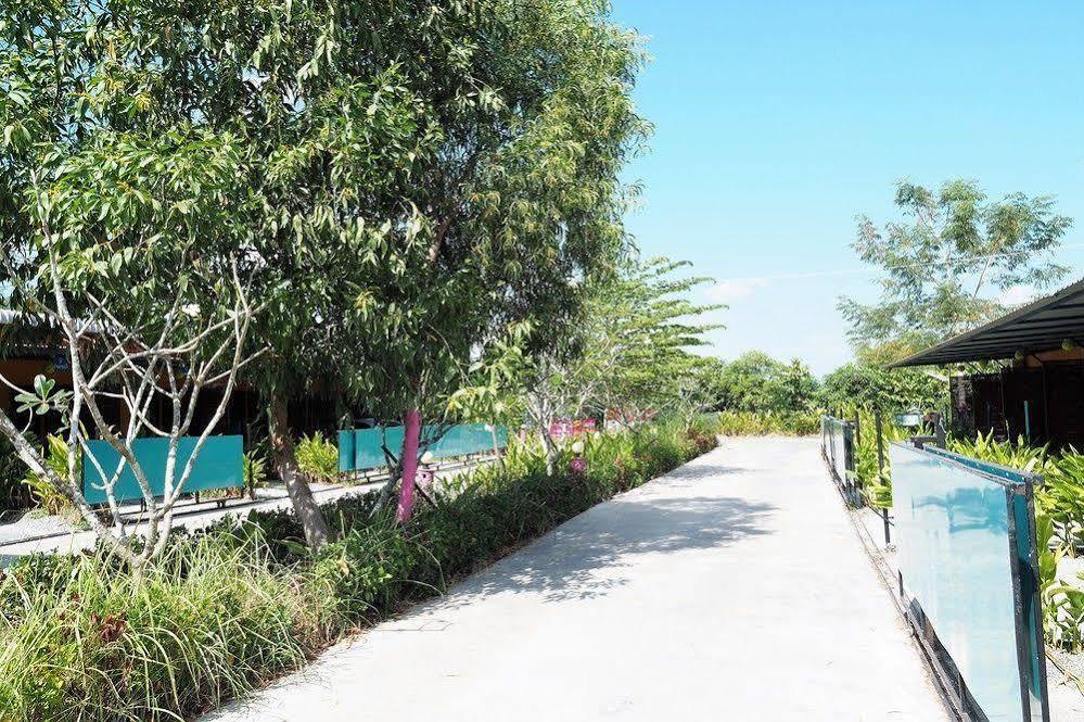 Tonrak Resort Ban Ongkharak Exterior foto